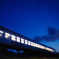 夜走る電車の音で毎日寝不足！
